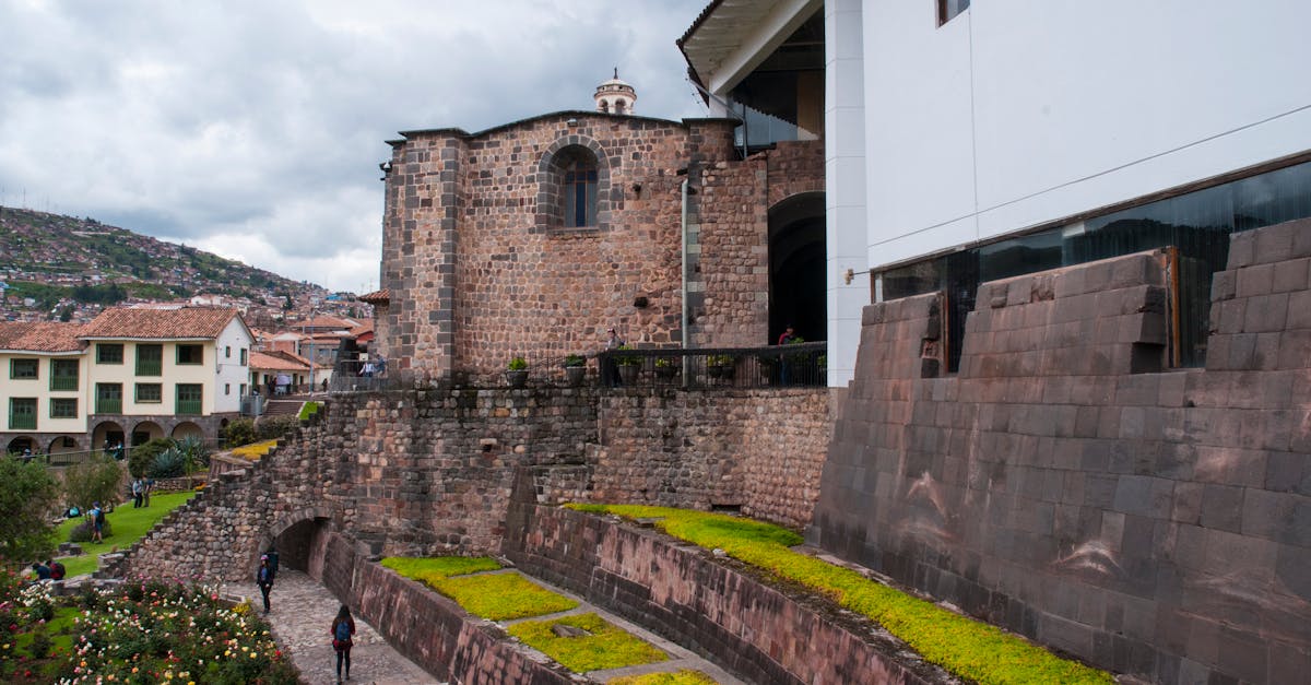 ¿Cusco 2026? Guía Completa de Supervivencia: Soroche, Comida y Secretos Incas Revelados